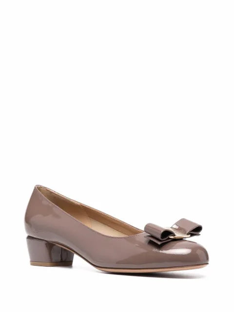 Ferragamo Vara pumps