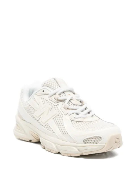 New Balance 740 logo sneakers