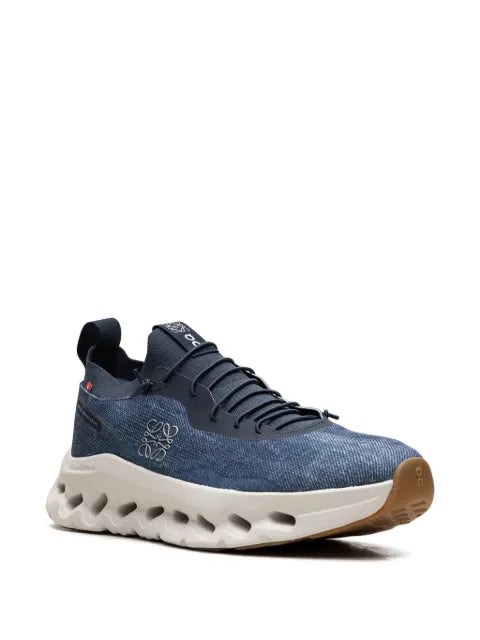 On Cloudsolo logo detail sneakers