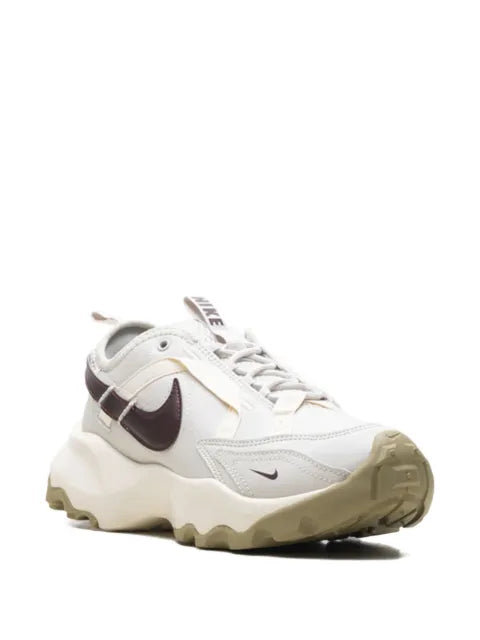 Nike TC 7900 lace-up sneakers