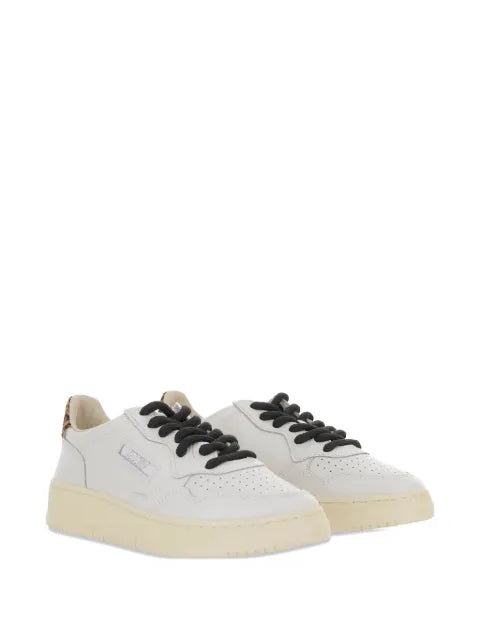 Autry Medalist low sneakers in leather