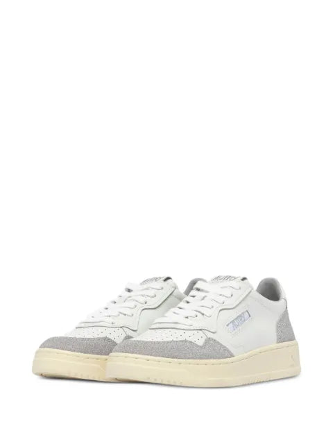 Autry Medalist low sneakers in leather and stars