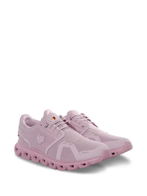 On logo patch sneakers