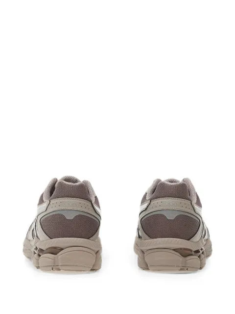 ASICS Gel-Cumulus 16 mesh-panel sneakers