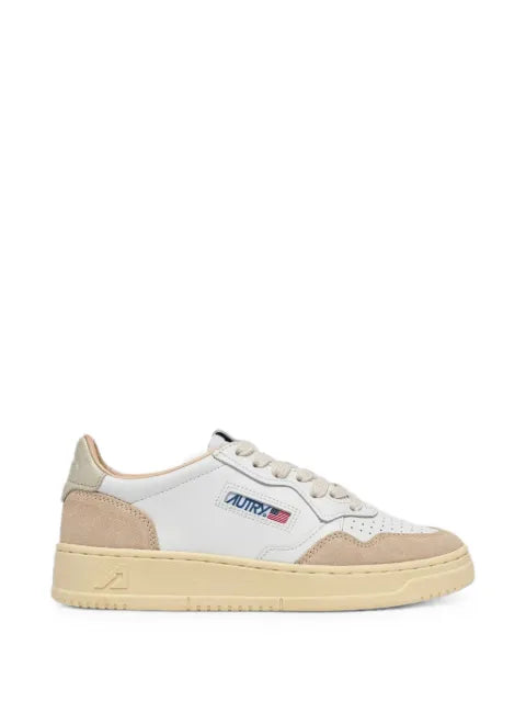 Autry Medalist low sneakers in white and pelican suede and leather