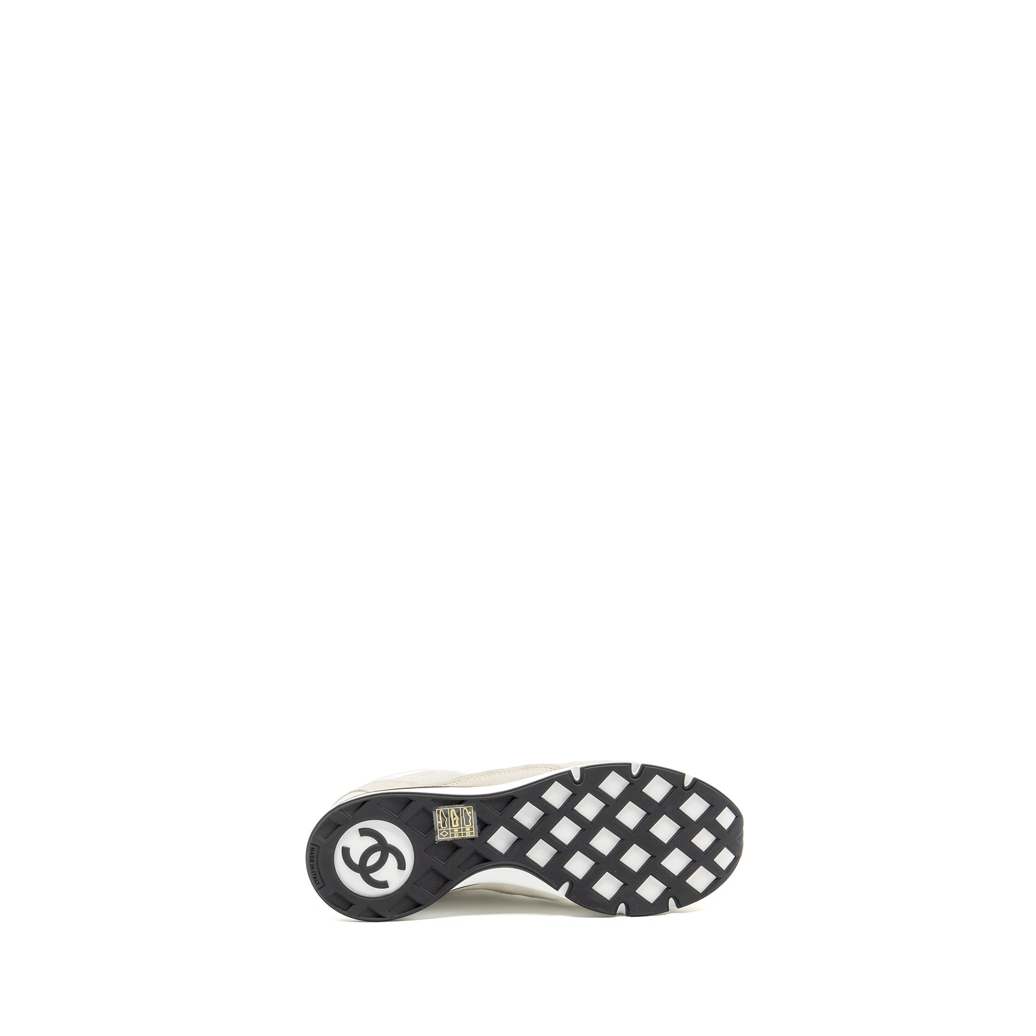 CHANEL CC LOGO SNEAKER SUEDE/NYLON/CALFSKIN WHITE/GREY/BLACK
