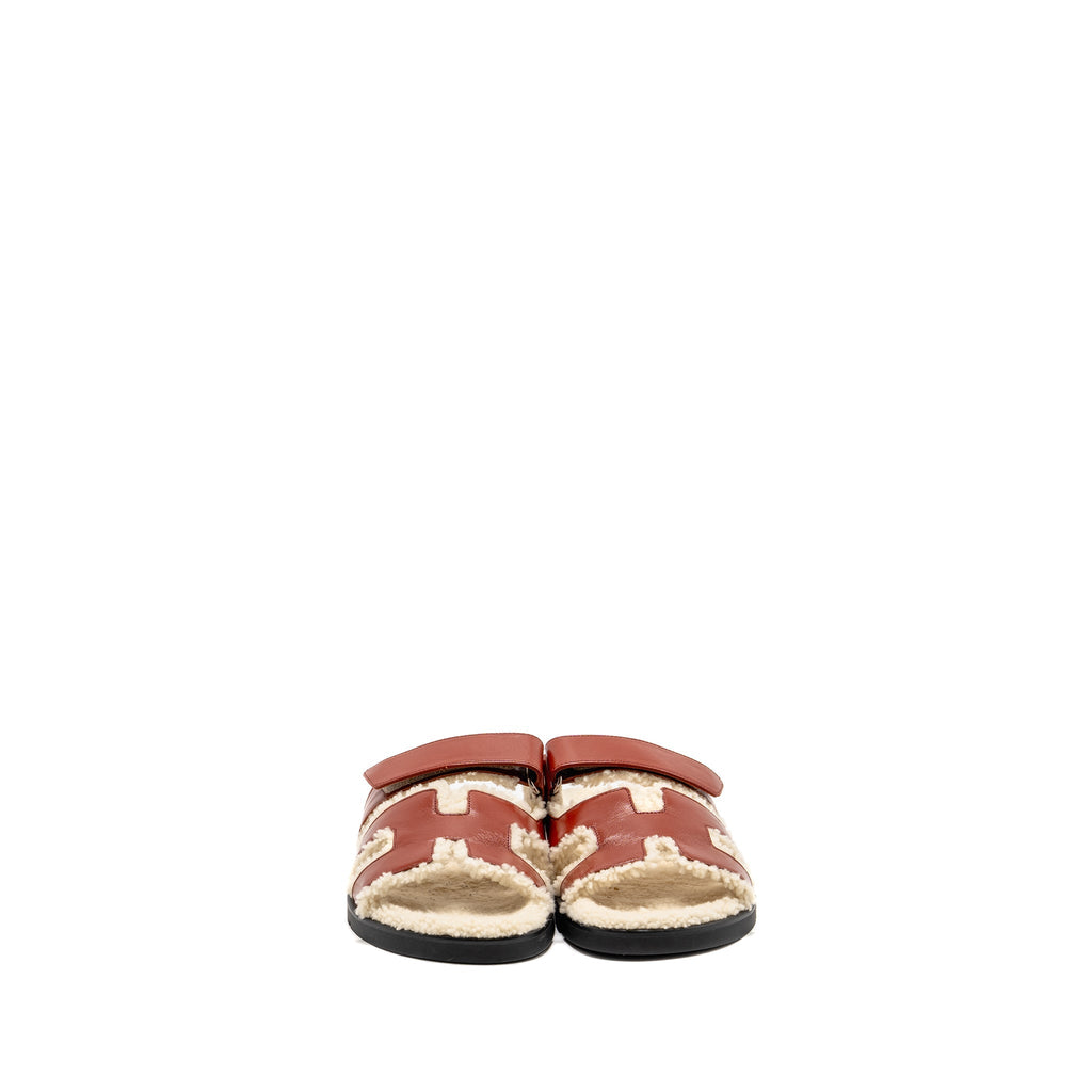 HERMES FEMME CHYPRE SANDALS GLAZED NAPA/SHEARLING ROUGE SANGUINE/ECRU
