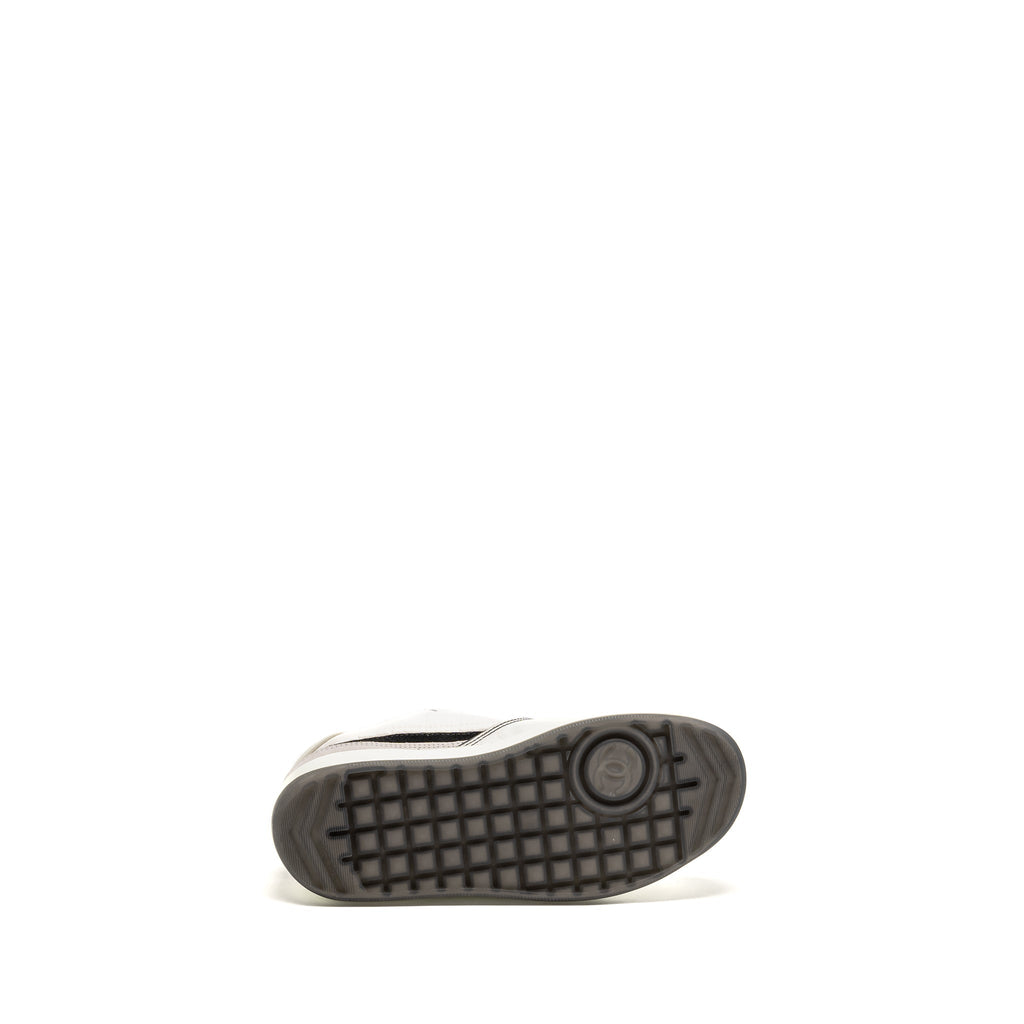CHANEL CC SNEAKERS SUEDE/FABRIC/CALFSKIN WHITE/LIGHT GREY/BLACK