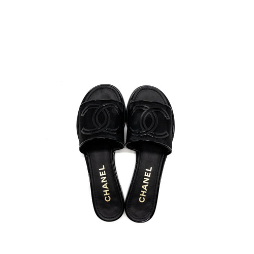 CHANEL CC LOGO SANDALS BLACK