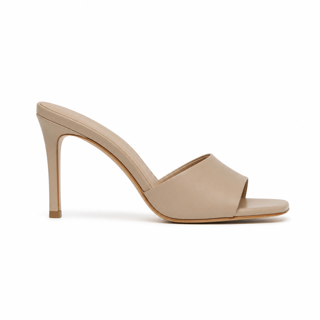 Cassiela Adriana Mule — Sand